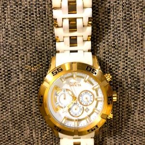 Invicta men’s watch in excellent condition! Worn very little